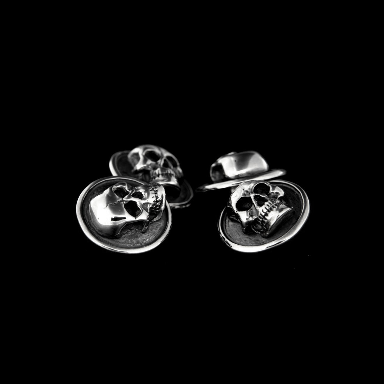 SKULLSTUD