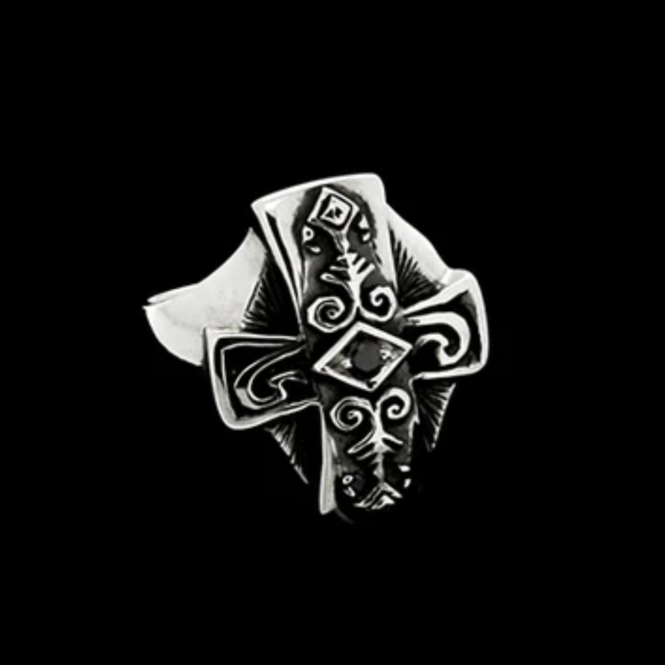 Croce Greca fra sacro e pagan-rock: la reinterpretazione Manuel Bozzi