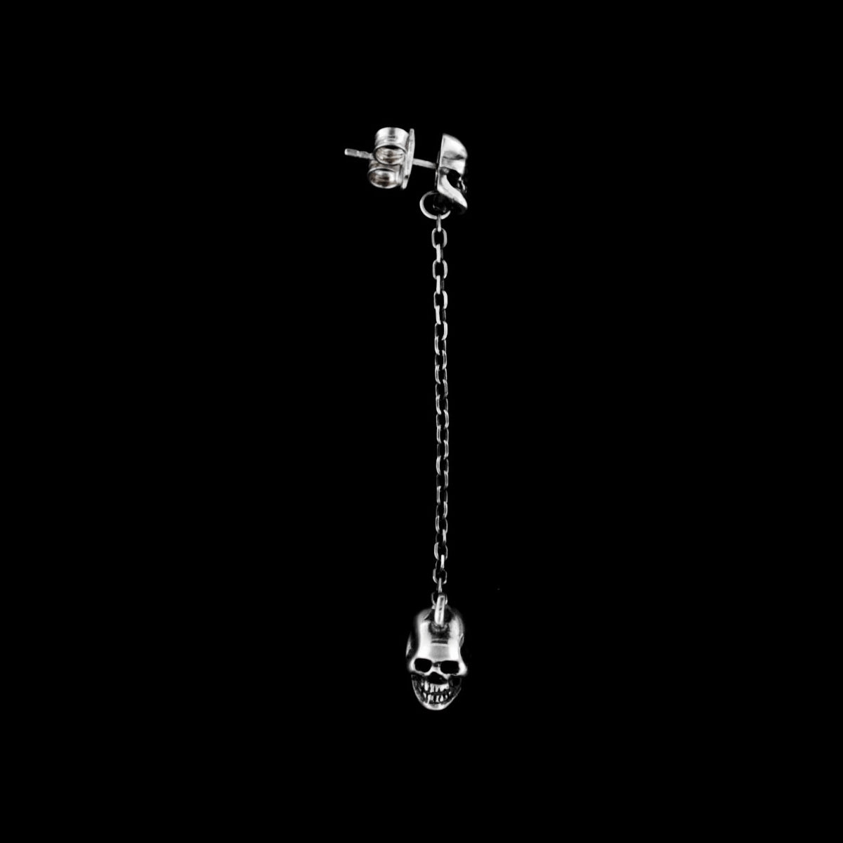 SKULLS AND CHAIN