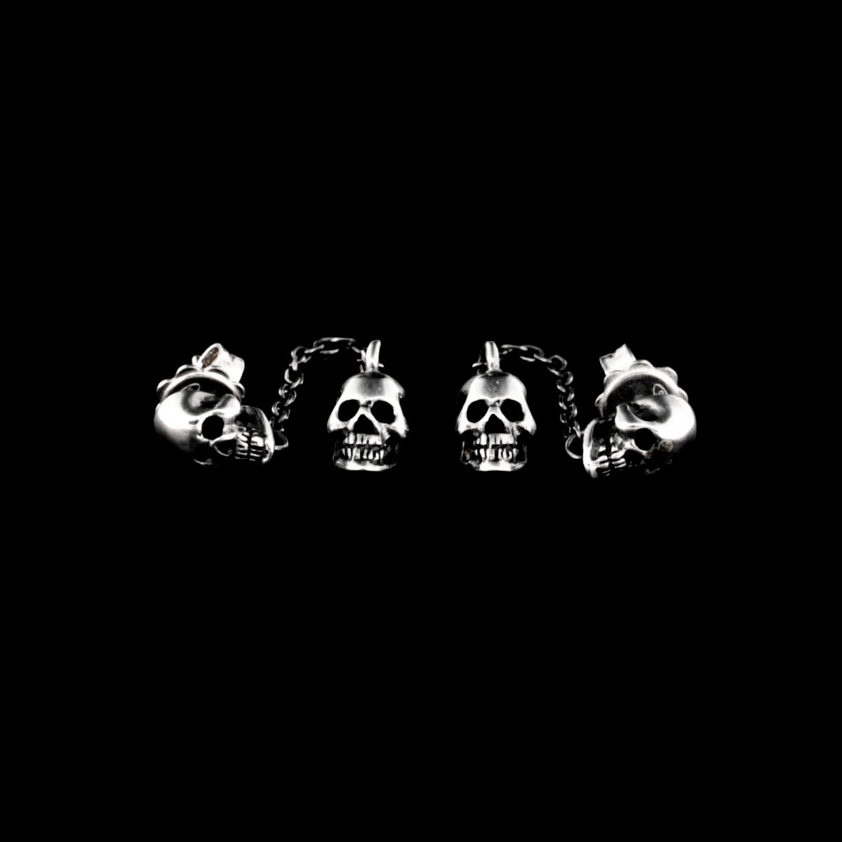 SKULLS AND CHAIN